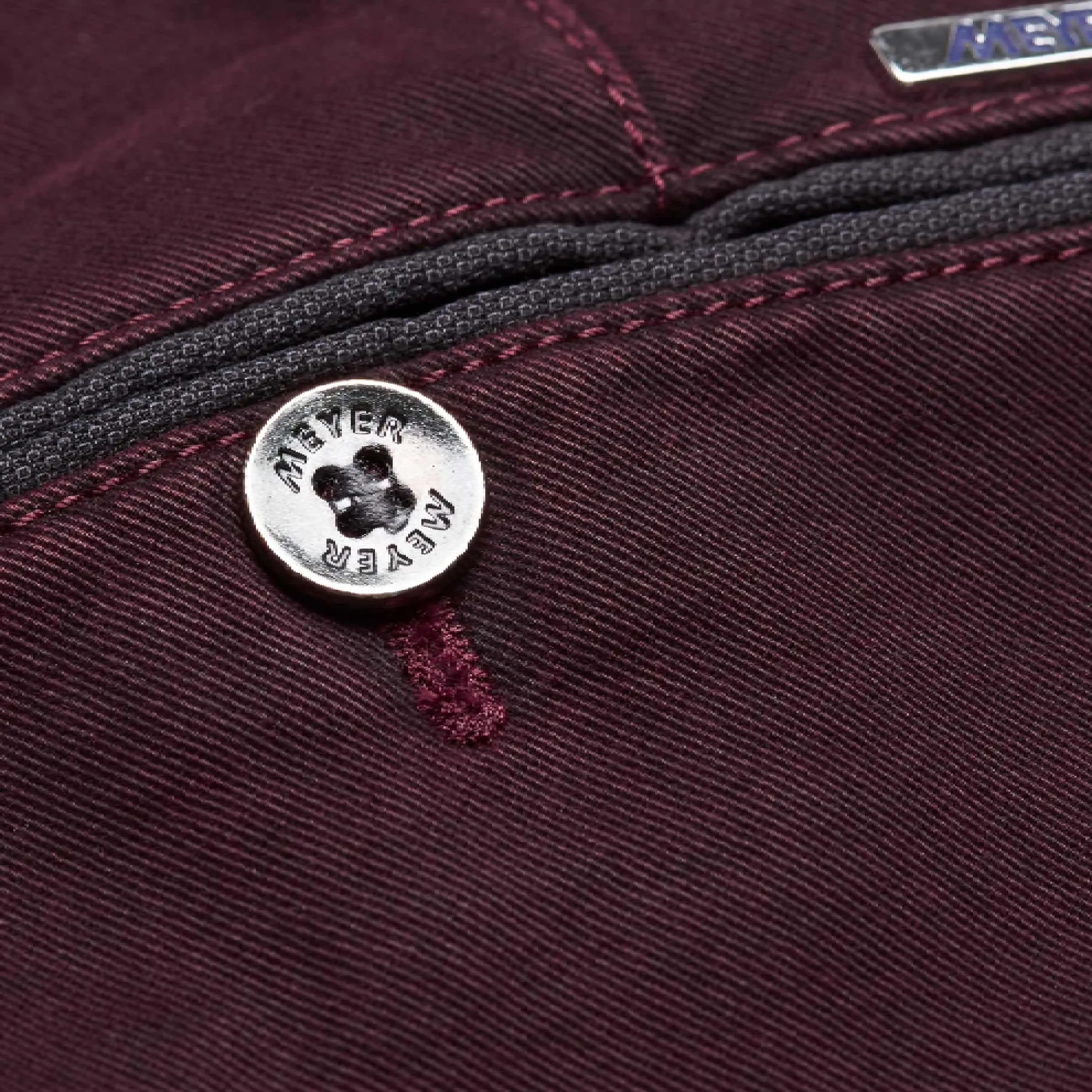 Super Stretch Double-Dye Fine Twill Cotton Chinos / Bordeaux