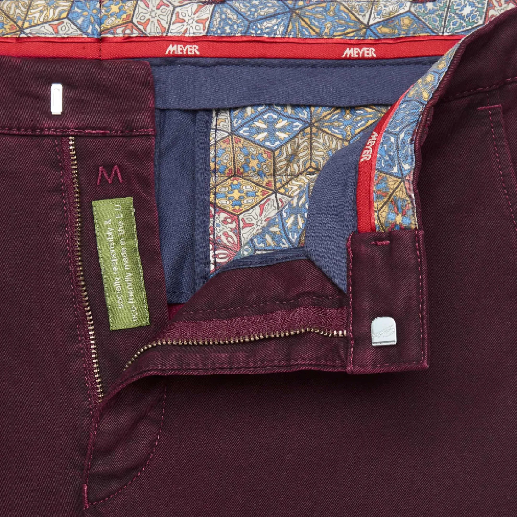 Super Stretch Double-Dye Fine Twill Cotton Chinos / Bordeaux