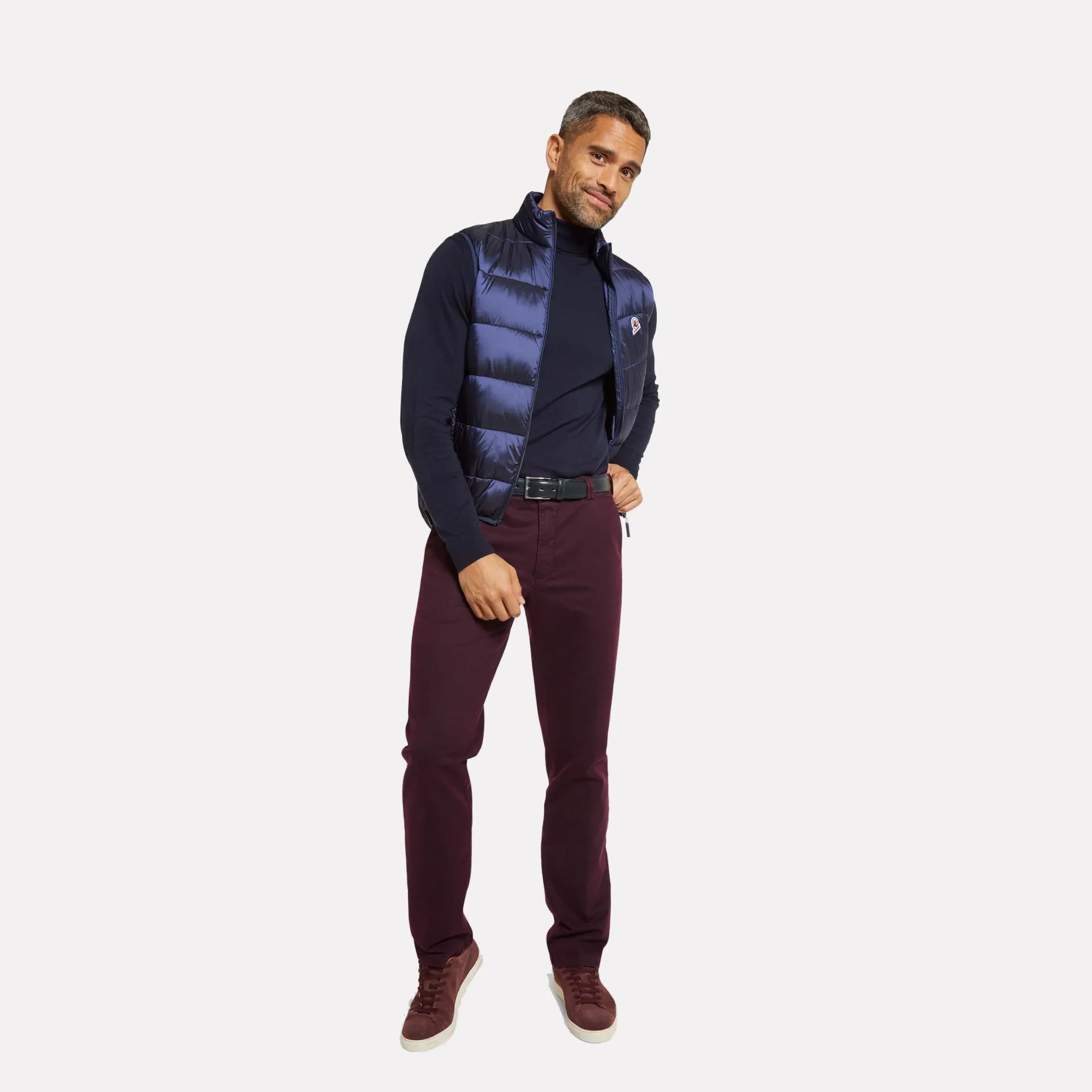 Super Stretch Double-Dye Fine Twill Cotton Chinos / Bordeaux